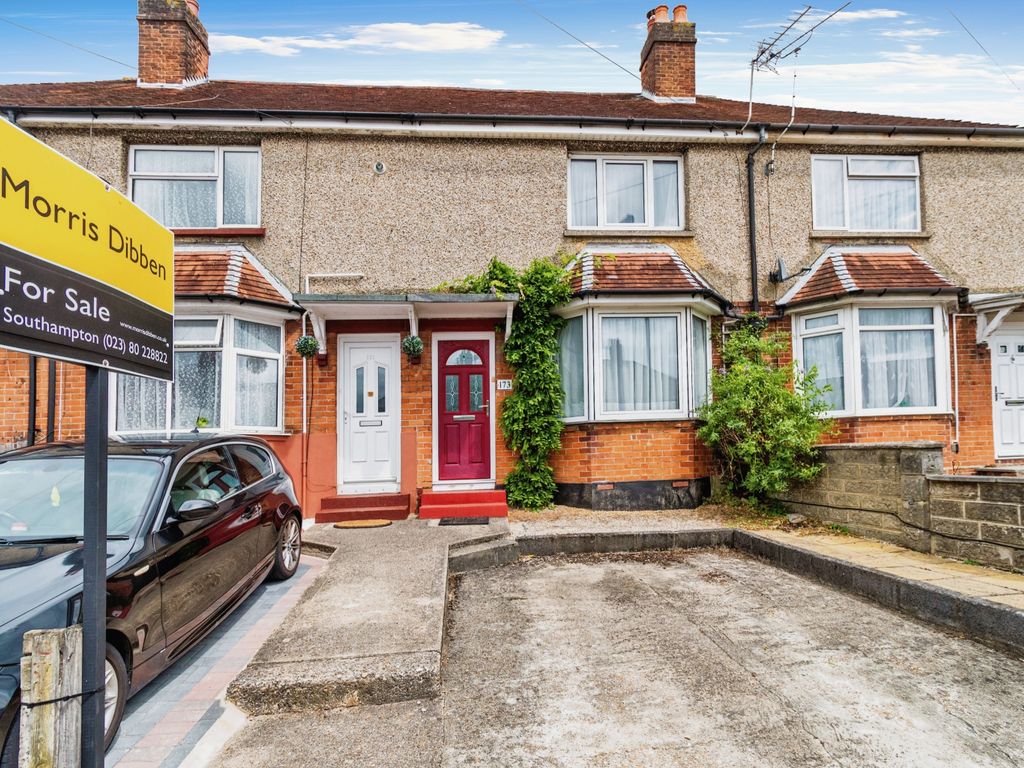3 bed terraced house for sale in Carnation Road, Bassett Green