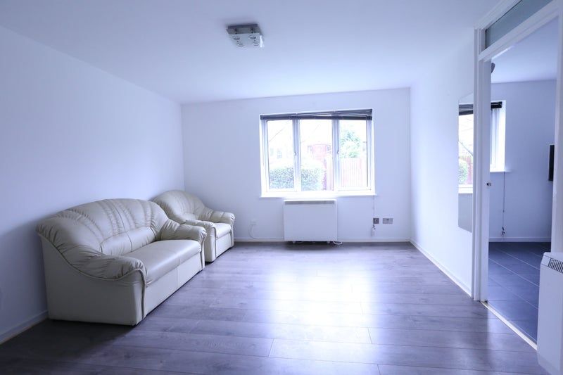 2 bed flat to rent in Spring Close, Dagenham RM8 Zoopla
