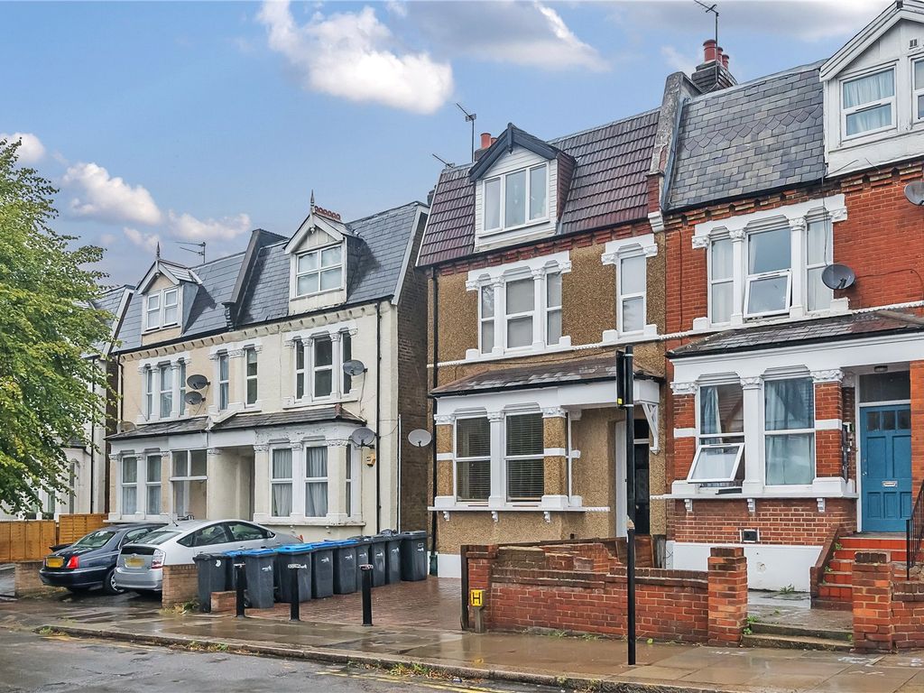 2 bed flat for sale in Palmerston Crescent, Palmers Green, London N13