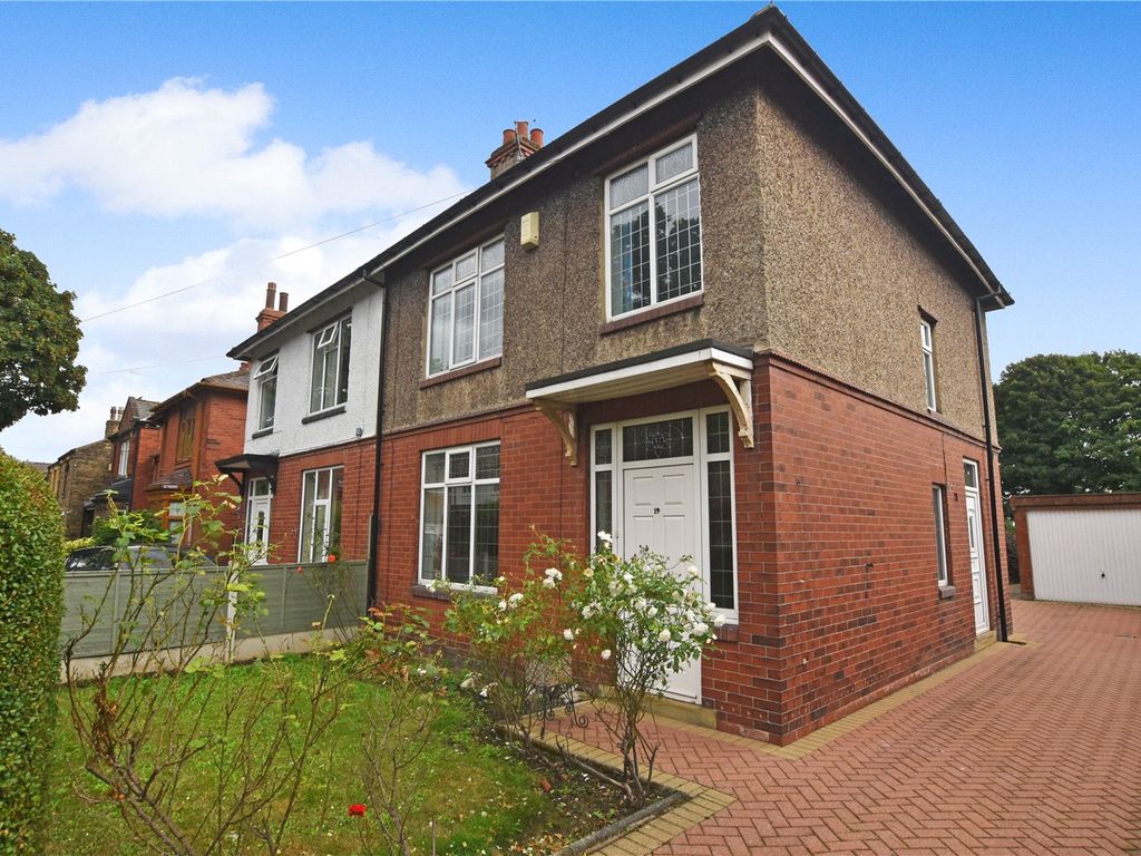 3 bed semidetached house for sale in Heaton Avenue, Earlsheaton