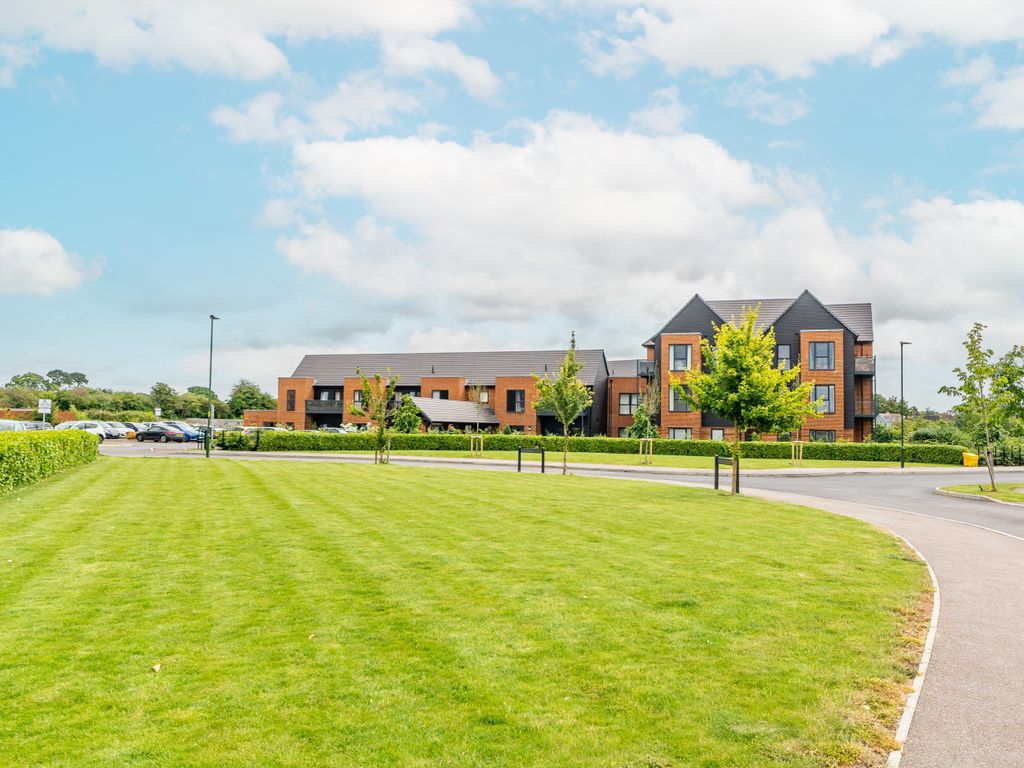 2 bed flat for sale in Peckham Chase, Eastergate, Chichester PO20, £ ...