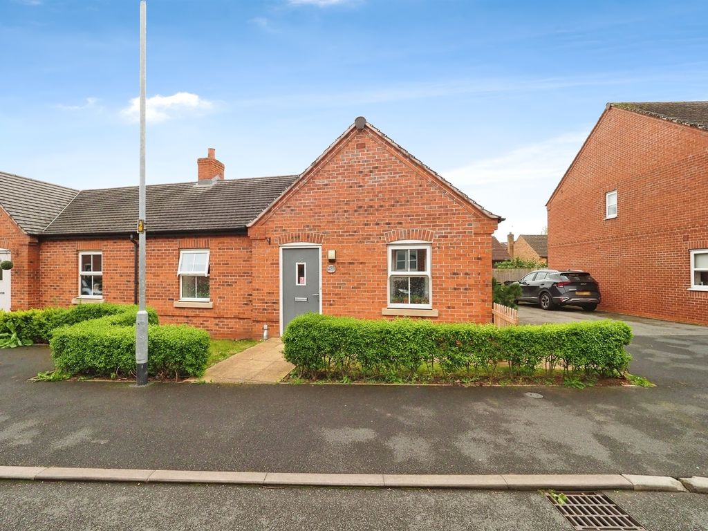 2 bed semidetached bungalow for sale in Spitfire Road, Castle