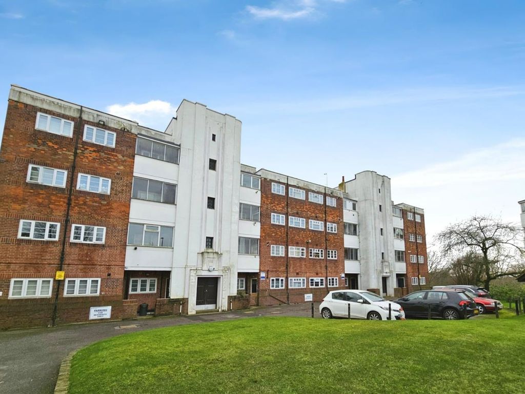 2 bed flat for sale in Aylmer Road, London N2, £335,000 Zoopla