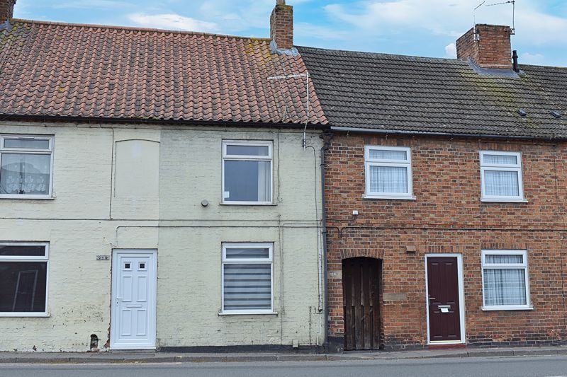 2 bed terraced house for sale in London Road, Fernwood, Newark NG24