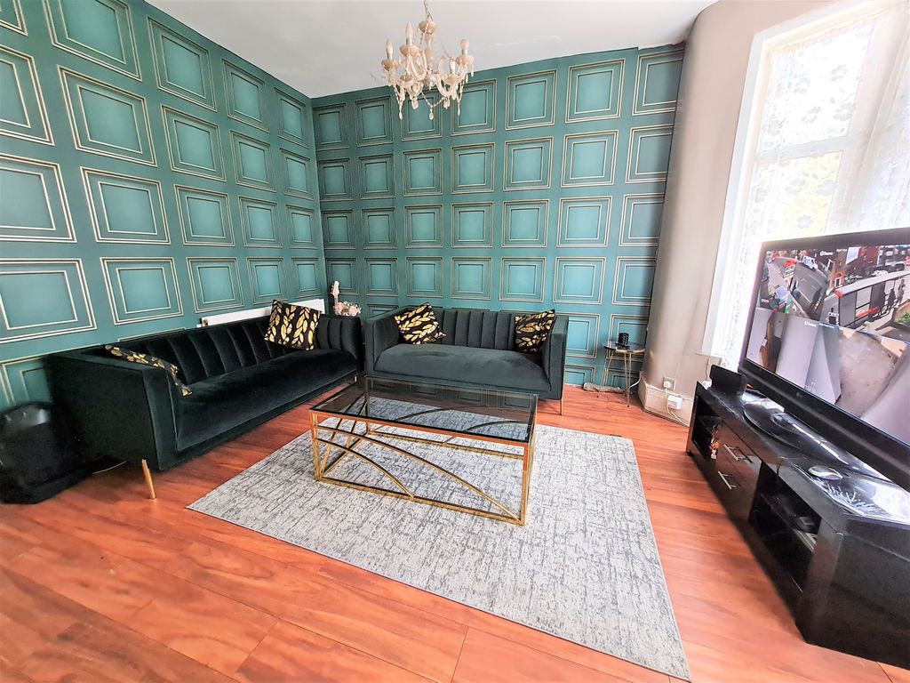 2 bed flat for sale in Green Street, Upton Park E13, £270,000 Zoopla