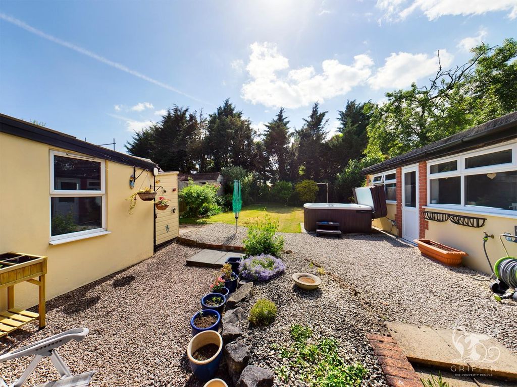 4 bed detached house for sale in Horndon Road, HorndonOnTheHill, StanfordLeHope SS17 Zoopla