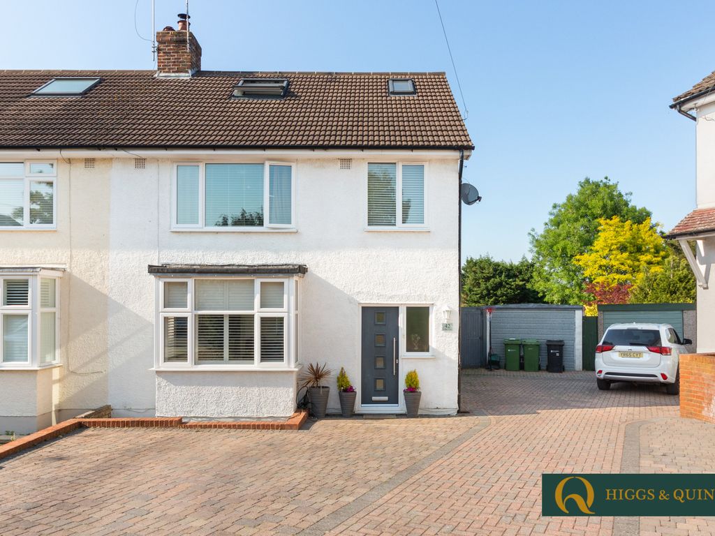4 bed semidetached house for sale in Lodge Close, Fetcham, Leatherhead