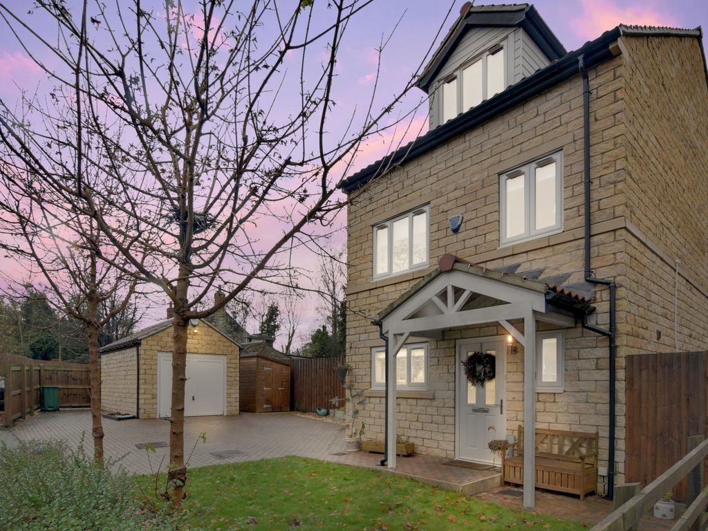 4 bed detached house for sale in Abbeystone Gardens, Monk Fryston