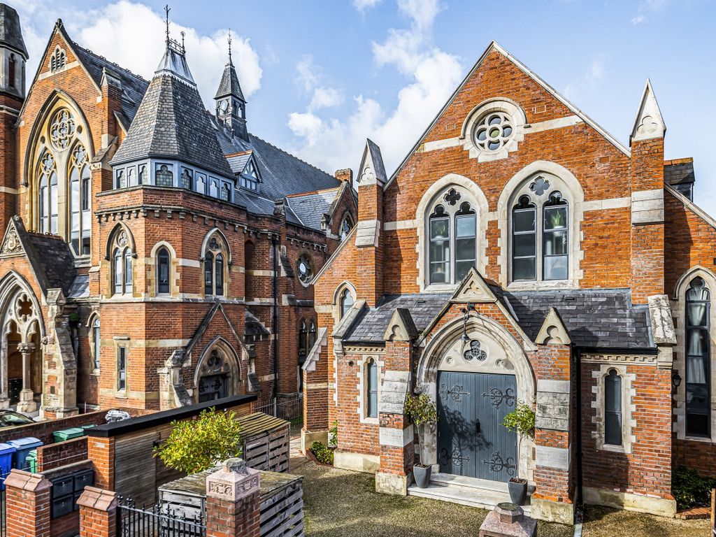 Mundania Road, London SE22  