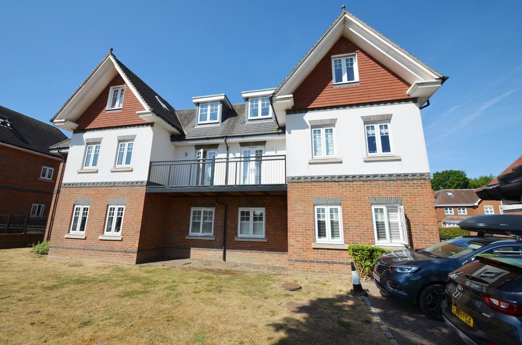 10 Magnolia Drive, Banstead SM7  