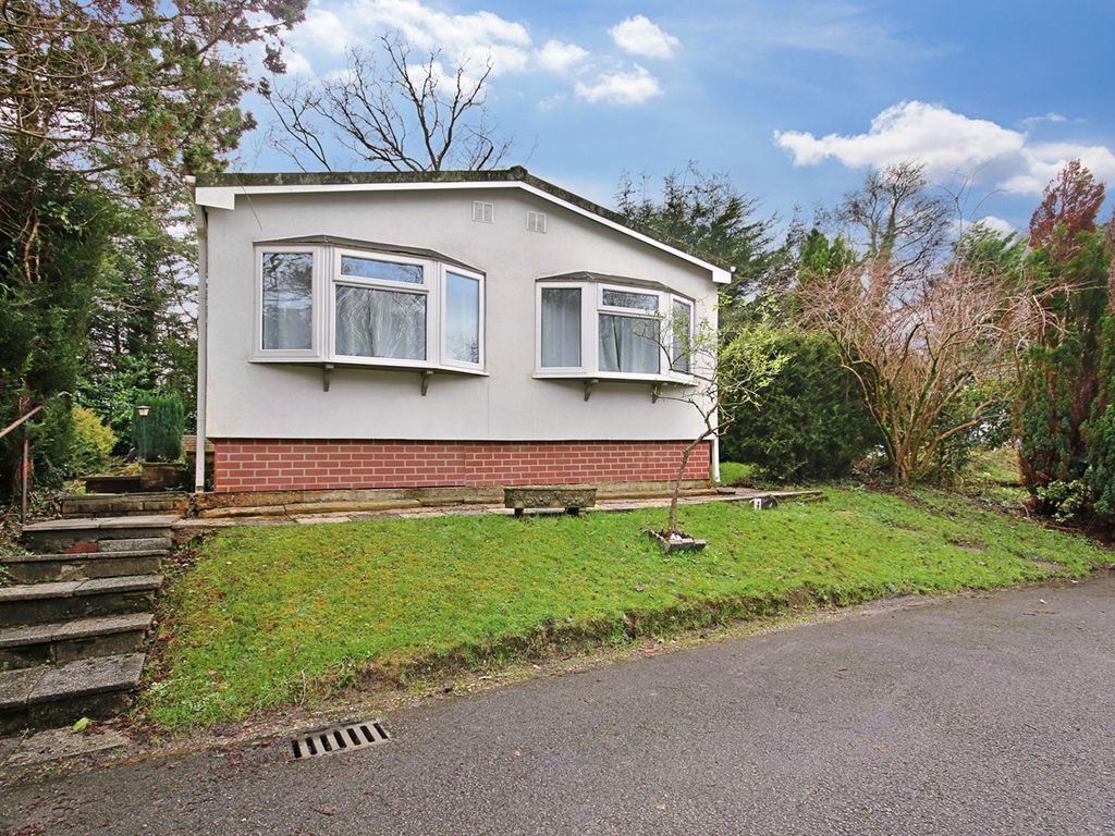3 bed mobile/park home for sale in Turners Hill Park, Turners Hill RH10