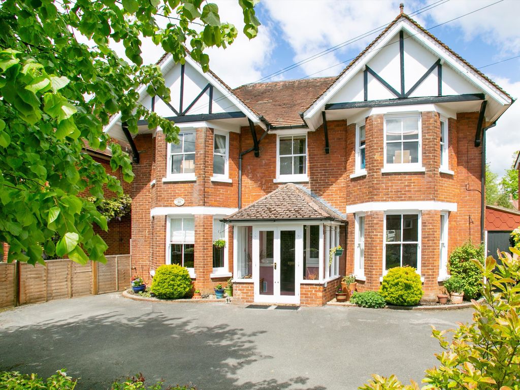 6 bed detached house for sale in Richmond Road, Basingstoke, Hampshire