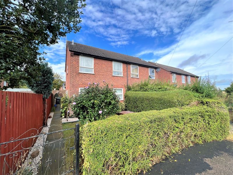 3 bed semidetached house for sale in Calthorpe Close, Stalham, Norwich