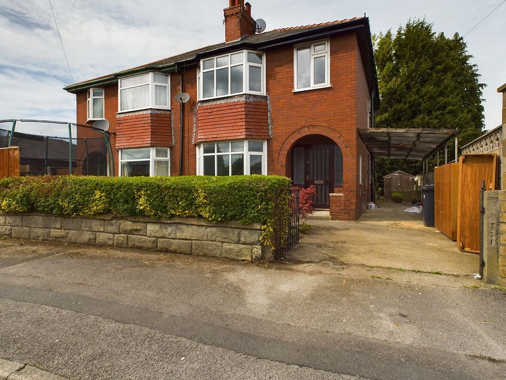 3 bed semidetached house to rent in Roberts Crescent, Harrogate HG1