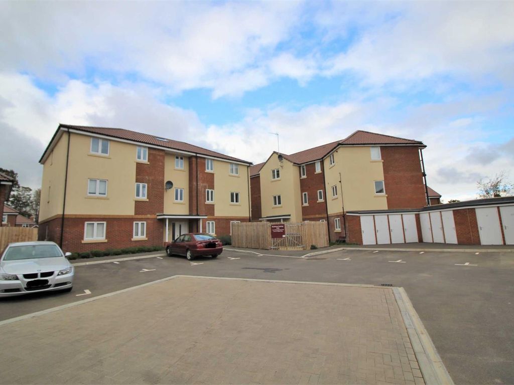 2 bed flat for sale in Signal Way, Chippenham SN14 Zoopla
