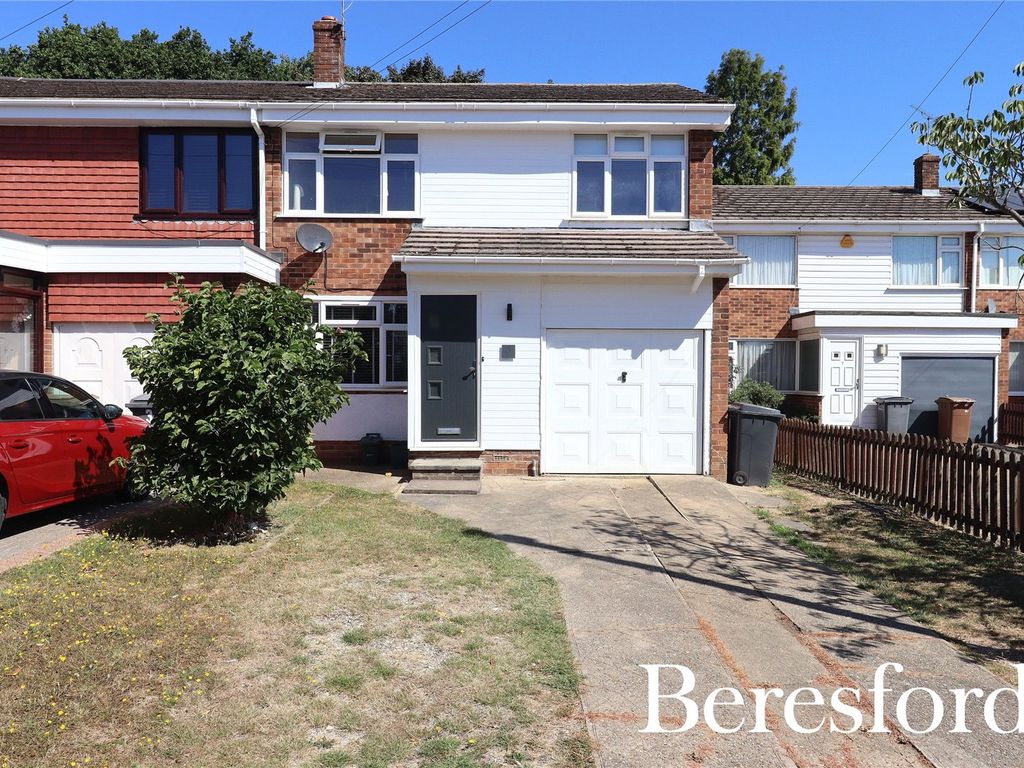 3 bed end terrace house for sale in Clinton Close, East Hanningfield