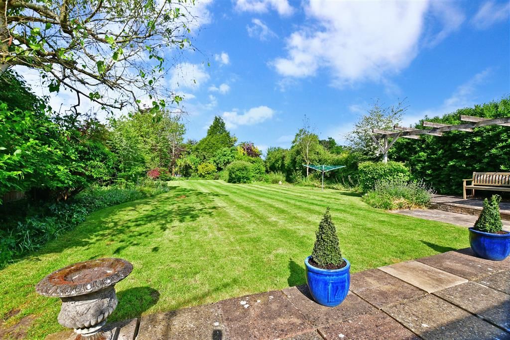 4 bed detached bungalow for sale in Maidstone Road, Staplehurst, Tonbridge, Kent TN12 Zoopla