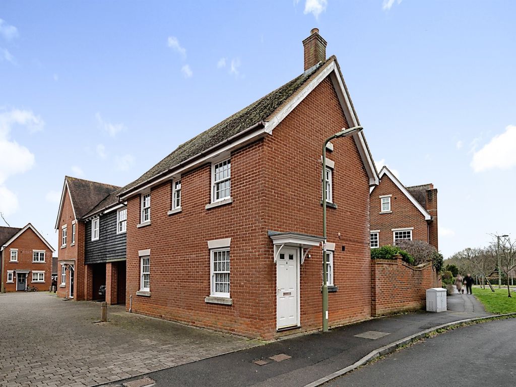 3 bed linkdetached house for sale in Hatchmore Road, Denmead