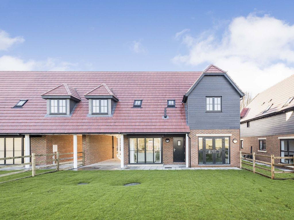 New home, 4 bed end terrace house for sale in Downsview Road, Wantage