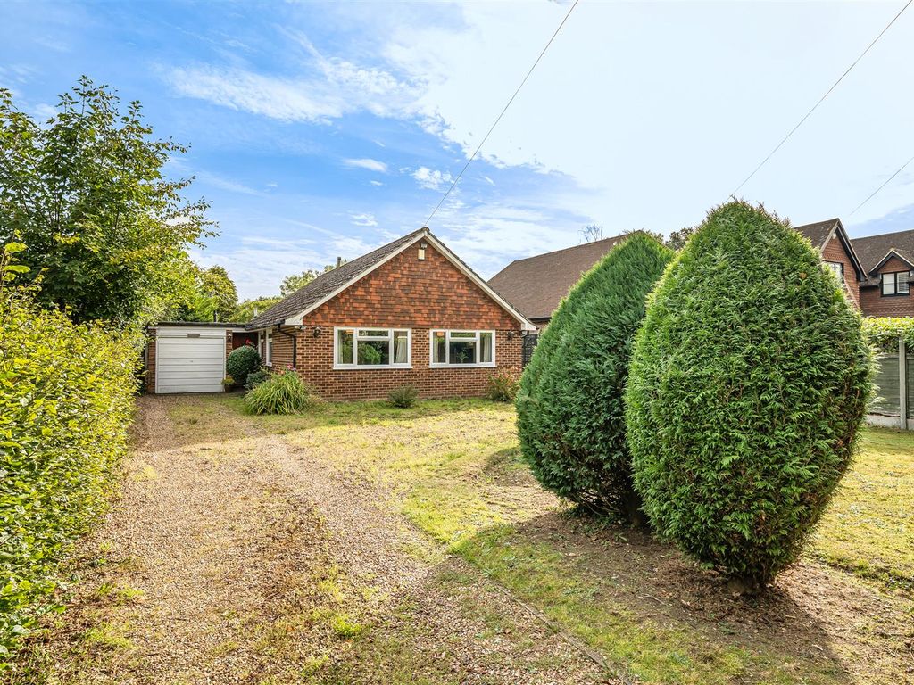 3 bed detached bungalow for sale in Harriotts Lane, Ashtead KT21, £