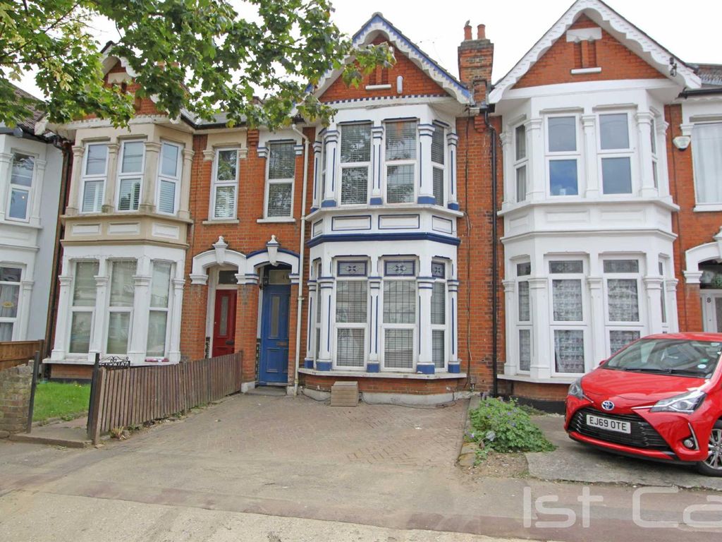 Room to rent in Wimborne Road, SouthendOnSea SS2, £695 pcm Zoopla