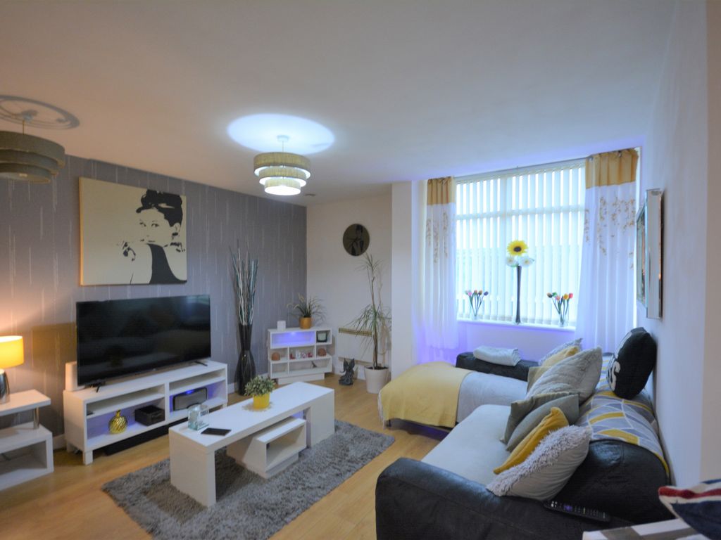 2 bed flat to rent in Hudson Court, Broadway, Salford Quays M50 Zoopla