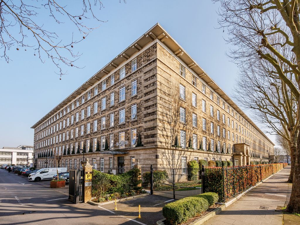 3 bed flat to rent in Bromyard House, London W3 Zoopla