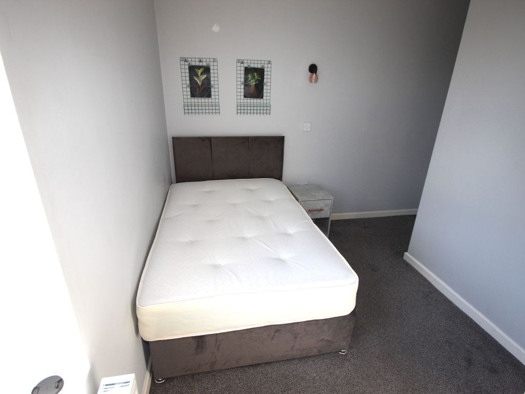 Room to rent in Oldham Road, Failsworth, Manchester M35, £625 pcm Zoopla
