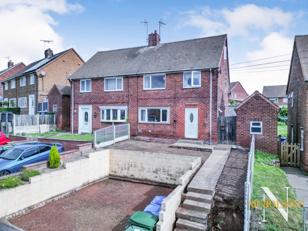 4 bed semidetached house for sale in Chesterton Drive, Worksop