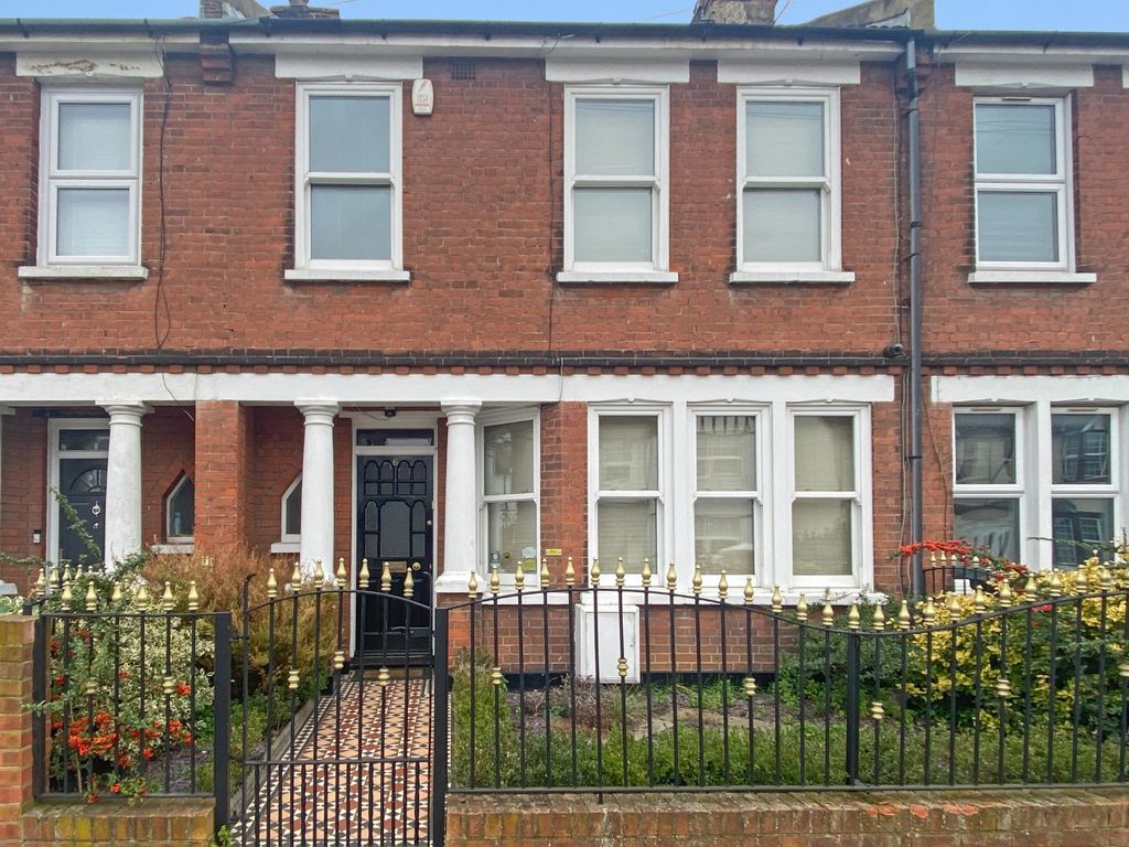 3 bed terraced house to rent in St. James's Avenue, Gravesend, Kent