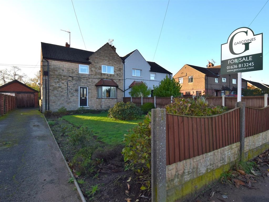 4 bed semidetached house for sale in Eakring Road, Bilsthorpe, Newark