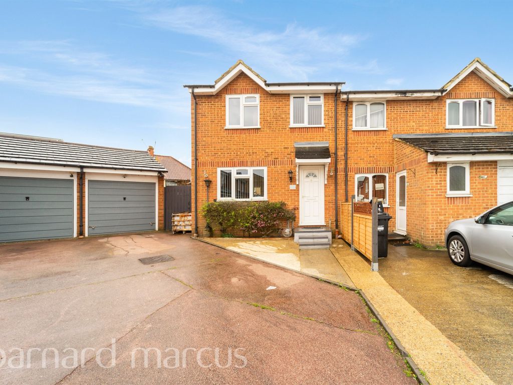 3 bed end terrace house for sale in Redford Close, Feltham TW13 Zoopla