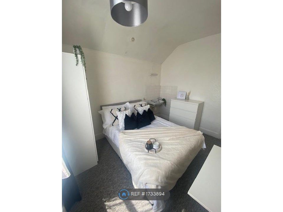Room to rent in Elms Avenue, Eastbourne BN21 Zoopla
