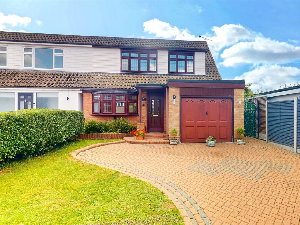 4 bed semidetached house for sale in Emanuel Road, Langdon Hills