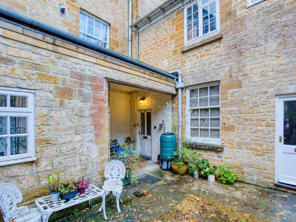 4 bed flat for sale in Richmond House, East Street, Crewkerne, Somerset