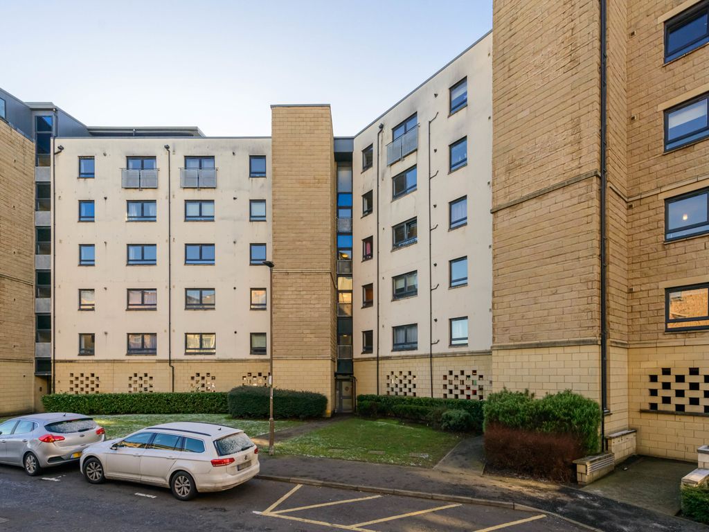 12/4 Hawkhill Close, Edinburgh EH7  
