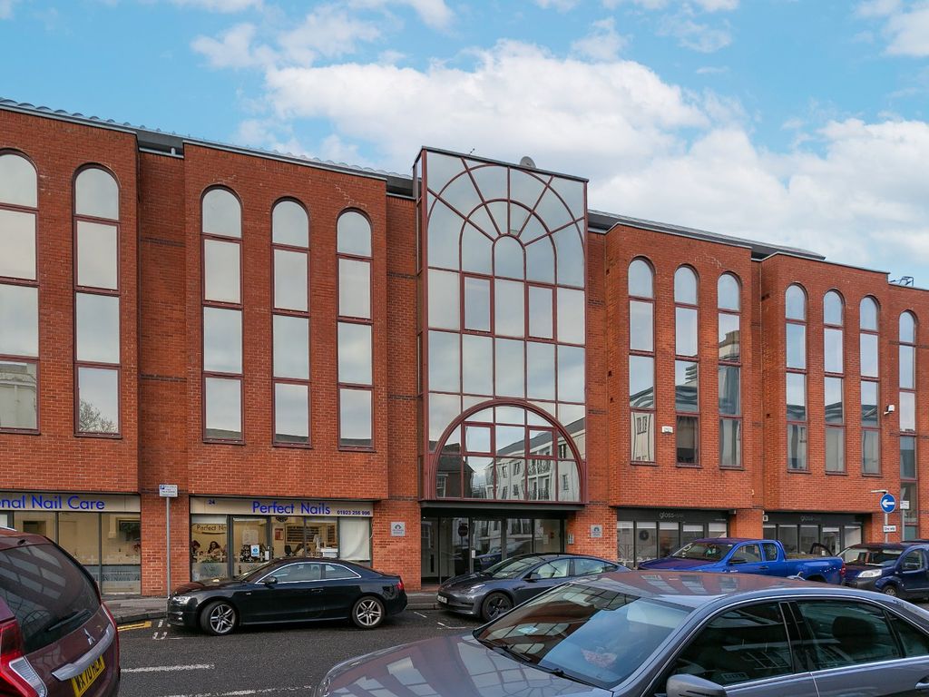 1 bed flat to rent in Chiltern House, 24 30 King Street, Watford