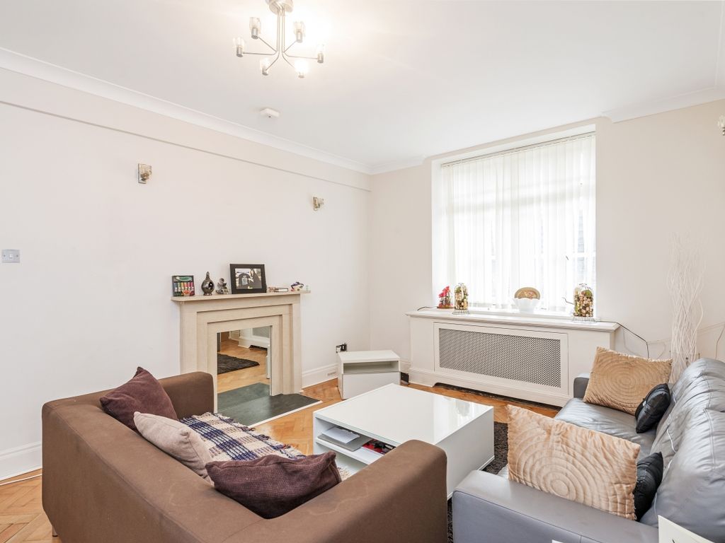 2 bed flat to rent in Queensway, London W2, £2,750 pcm Zoopla