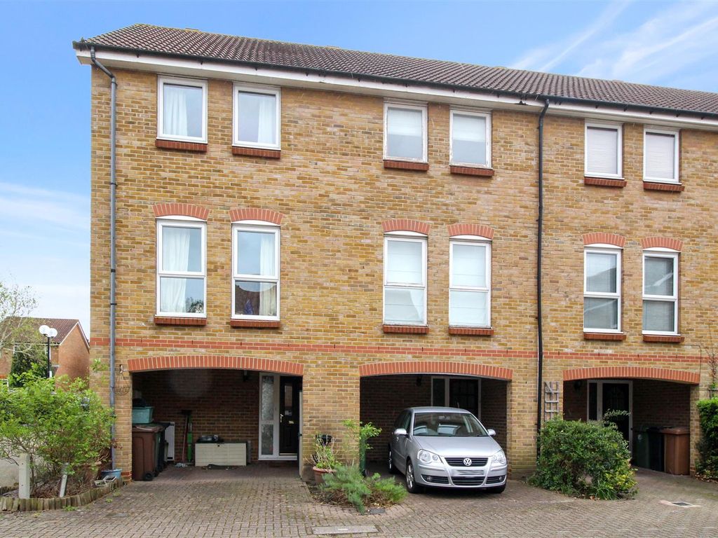 3 bed end terrace house for sale in Farriers Road, Epsom KT17, £485,000