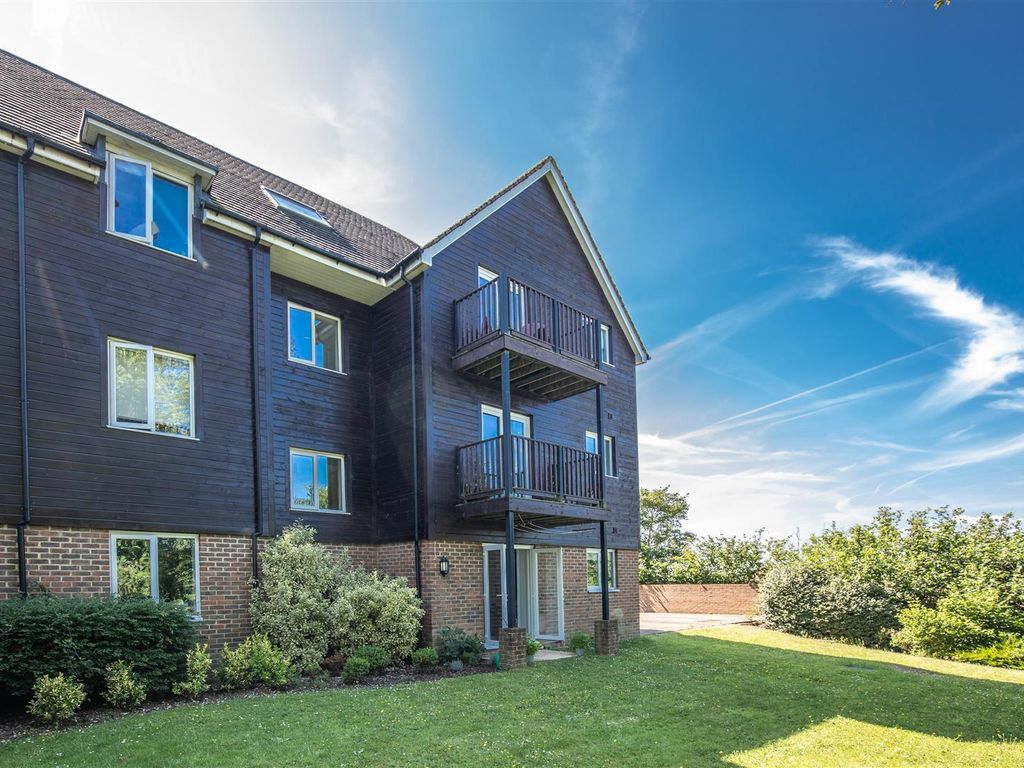 2 bed flat for sale in Sand Ridge, Ridgewood, Uckfield TN22, £240,000