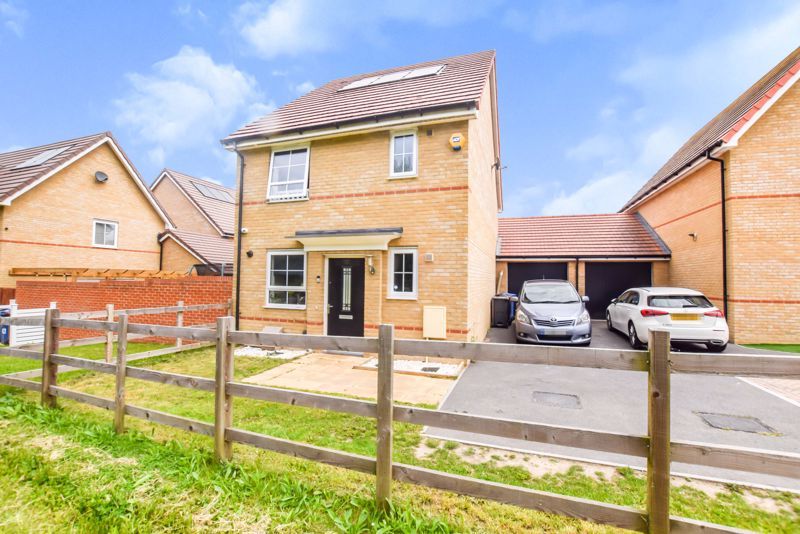 3 bed detached house for sale in Malvina Close, Lower Dunton Road