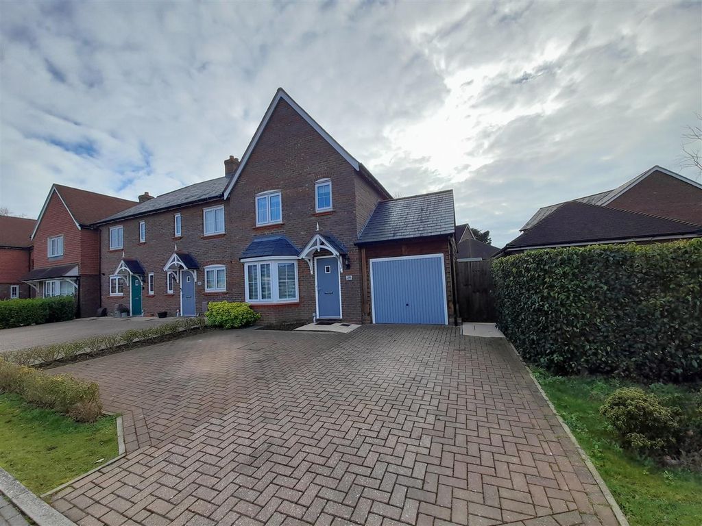 3 bed end terrace house for sale in Nightingale Lane, Barnham, Bognor