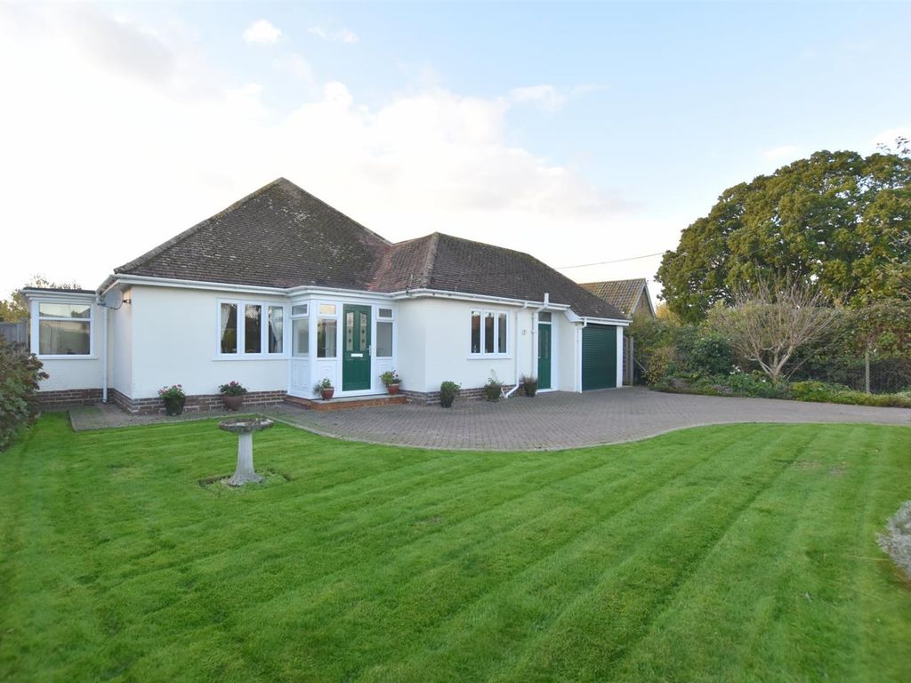 3 bed detached bungalow for sale in Queens Way, Dymchurch, Romney Marsh