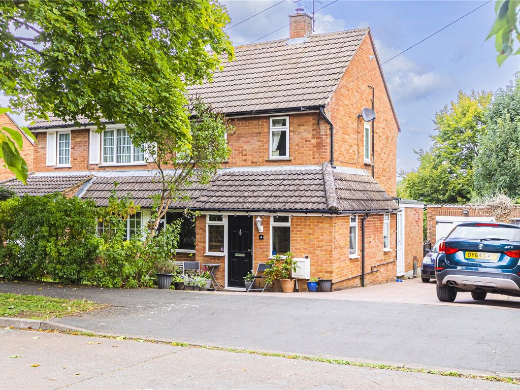 3 bed semidetached house for sale in St. Margarets Close, Berkhamsted