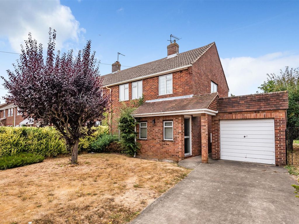 3 bed property for sale in St. Michaels Avenue, Fairlands, Guildford