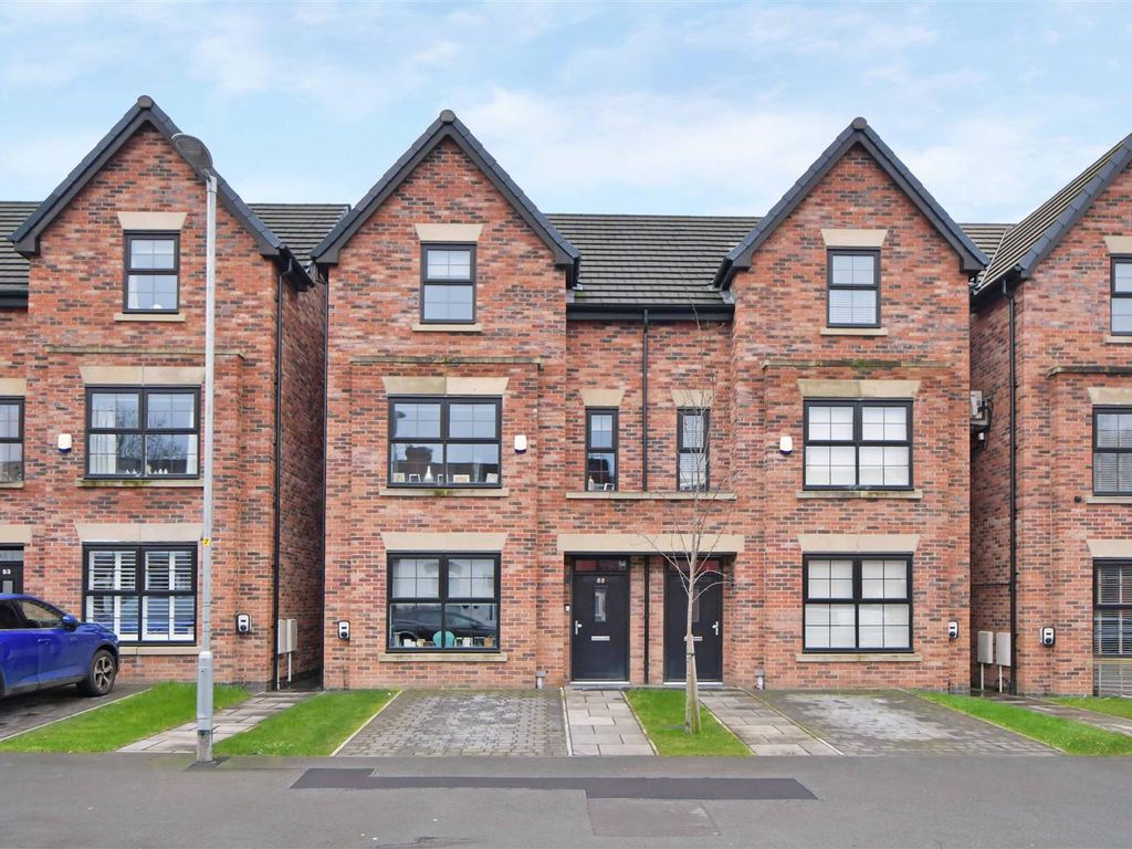 4 bed semidetached house for sale in Lansdowne Road, Monton