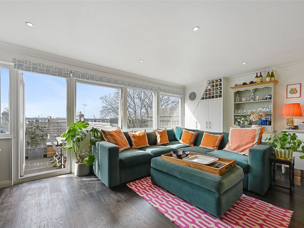 1 bed flat for sale in Hammersmith Grove, Brackenbury Village, London
