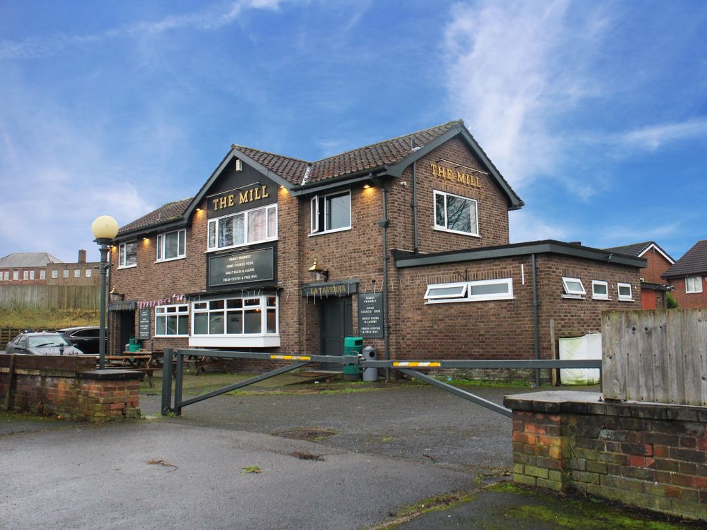 Pub/bar for sale in Bagnall Road, Nottingham NG6, £350,000 Zoopla