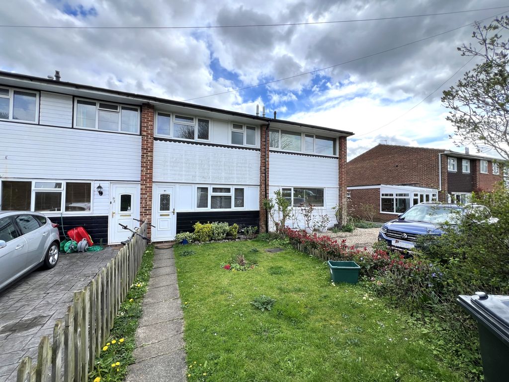 3 bed terraced house to rent in New Road, Ditton, Aylesford ME20, £