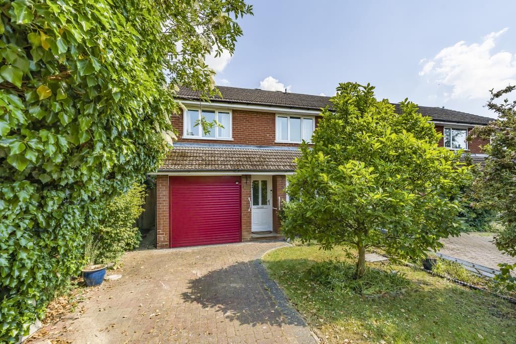 4 bed end terrace house for sale in Long Crendon, Buckinghamshire HP18